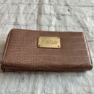 BEBE LOS ANGELES ZIP AROUND DUSTY PINK BLUSH FAUX CROC LEATHER WALLET